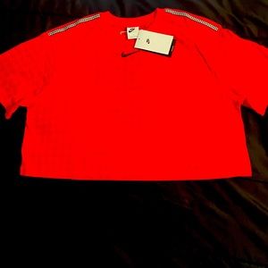 Women’s Nike shirt